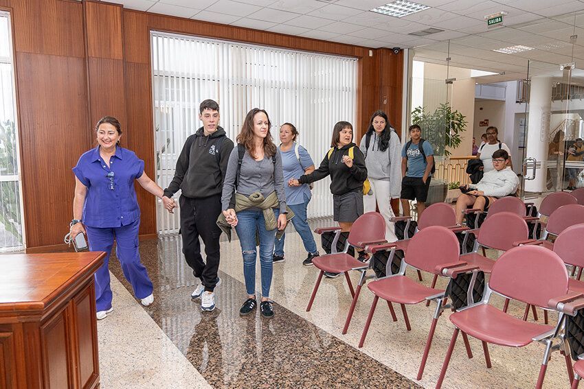 Alumnado de primaria y secundaria conocen cómo funciona una institución pública a través de visitas al Cabildo
