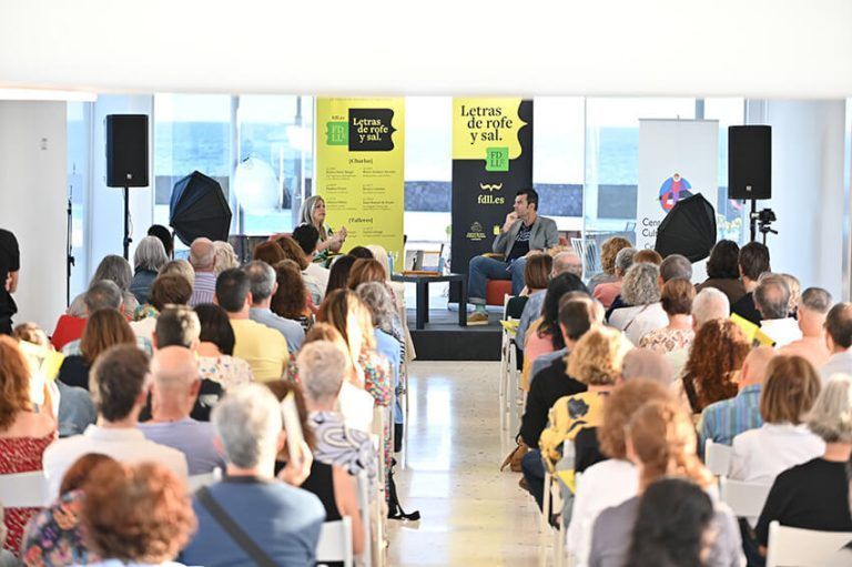Noticias | Éxito rotundo de Karina Sainz Borgo en el estreno del Festival de Literatura de Lanzarote