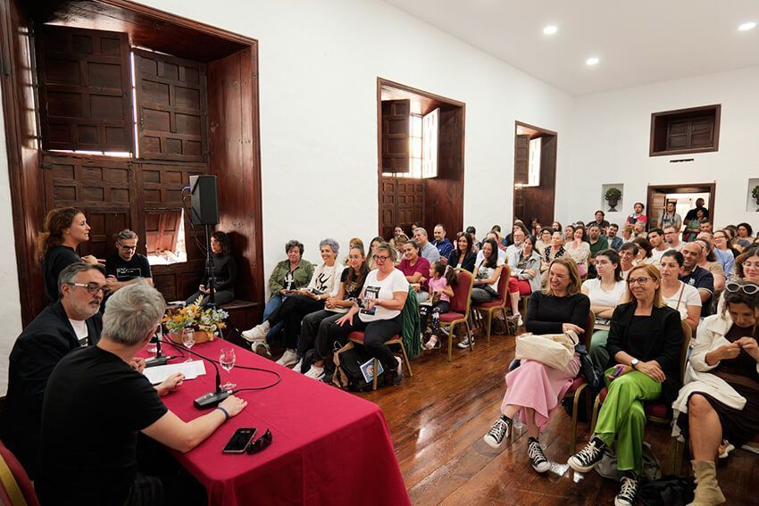Noticias | La II Fiera del Libro comienza con el aplauso unánime a la calidad humana y literaria de Ángel Guerra
