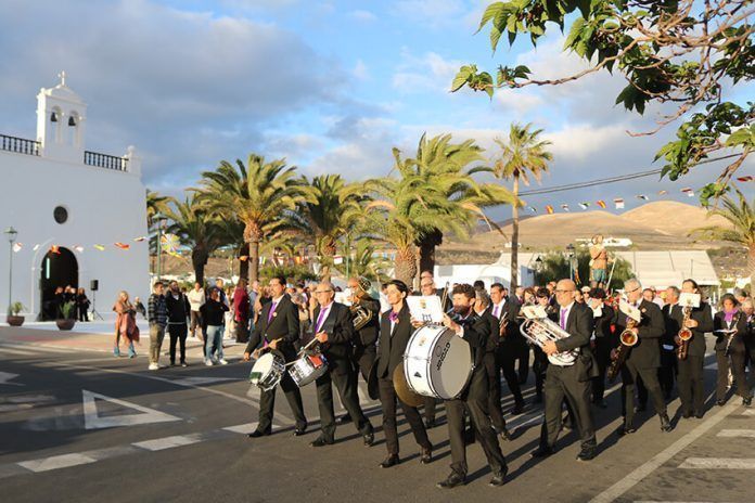 Procesión en honor a San Isidro enUga Noticias Yaiza | Uga celebra su día grande honrando al patrón San Isidro