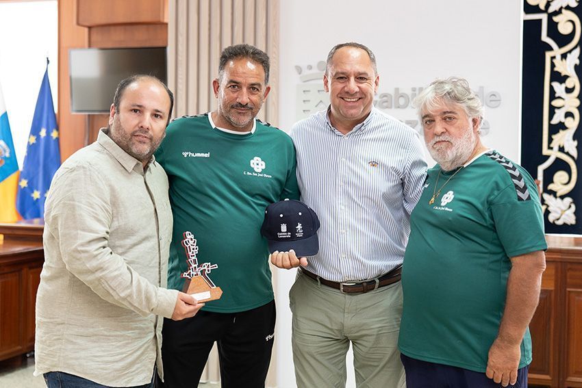 El Cabildo recibe al San José Obrero tras su éxito en el Campeonato de Canarias Infantil Masculino de balonmano