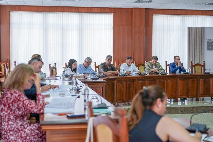 Asamblea del Consorcio Noticias | El Consorcio del Agua y Acuaes firman un convenio de 37,5 millones de euros para mejorar la red de saneamiento y depuración de Lanzarote