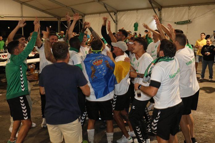 Celebración en Uga Noticias Yaiza | El Ayuntamiento felicita al US Yaiza por su histórico ascenso a Segunda RFEF