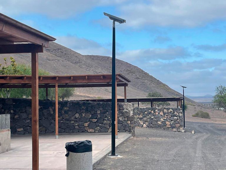 Noticias Yaiza | Yaiza culmina la instalación de alumbrado público solar en La Degollada