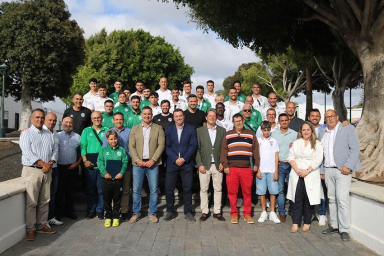 Noticias Yaiza | Emoción y orgullo se funden en el homenaje municipal al US Yaiza
