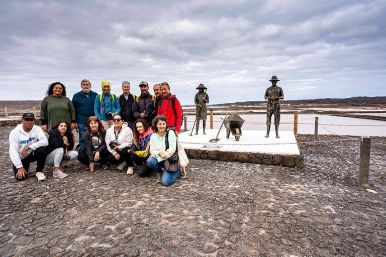 Noticias Yaiza | Yaiza inicia en Janubio un ciclo de talleres fotográficos para ensalzar el patrimonio cultural y paisajístico del municipio y su industria sostenible