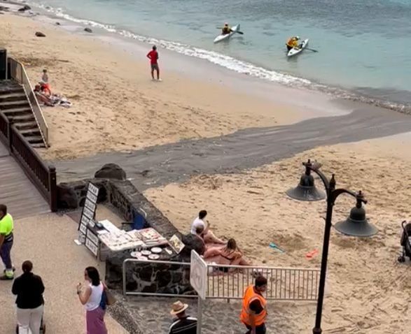 Noticias Playa Blanca | Vuelve a cerrar al baño la playa del pueblo, en Playa Blanca