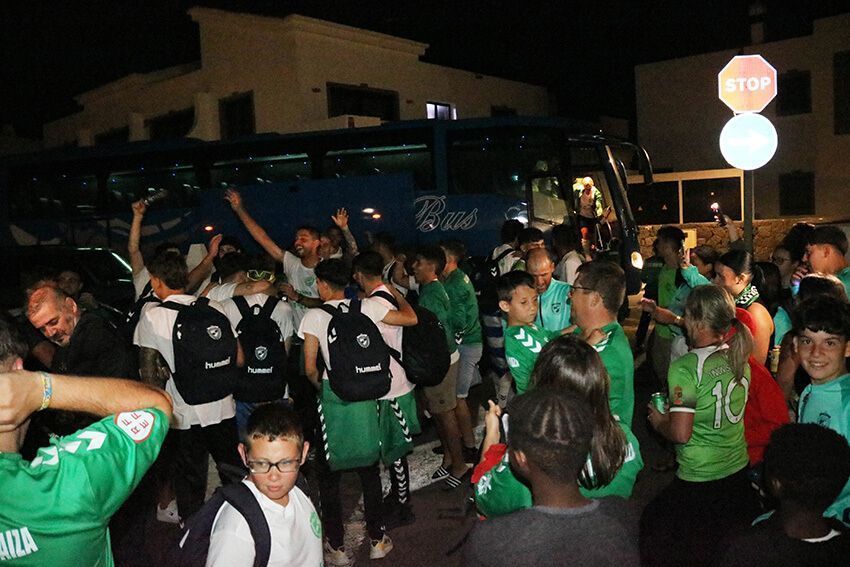 Noticias | El Ayuntamiento felicita al US Yaiza por su histórico ascenso a Segunda RFEF
