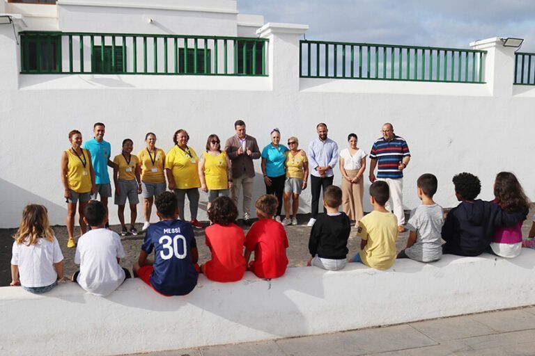 Más de medio centenar de niños y niñas de Yaiza disfrutan desde este lunes de la Campaña de Verano 2024