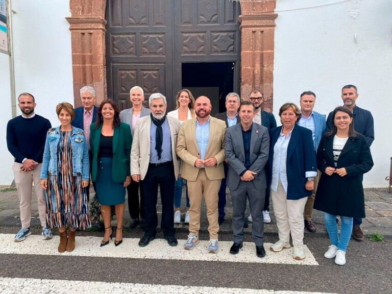 Noticias Yaiza | La AMTC se suma a la iniciativa para lograr la definición de municipio turístico en el Parlamento de Canarias
