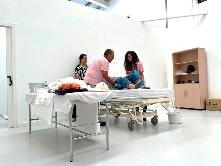 Noticias Yaiza | Alumnado del PFAE Yaiza de ayuda a domicilio inician servicios en hogares de personas mayores y dependientes