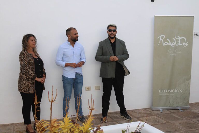 Noticias Yaiza | Naturaleza, crítica y belleza modelan los ‘Rodolitos’ de Tino Alemán