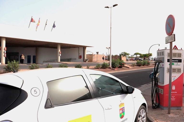 Noticias Yaiza | Yaiza licita la instalación de seis puntos de recarga para coches eléctricos