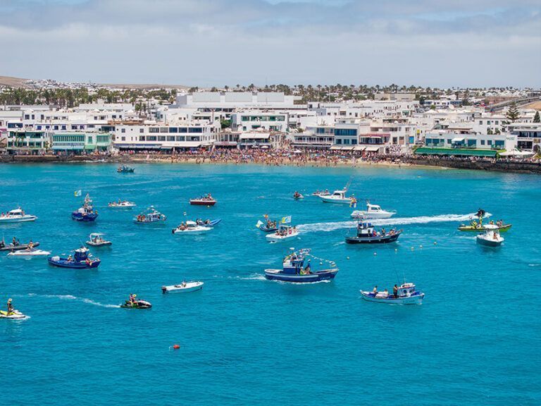 El pueblo de Playa Blanca vive todo un mar de sentimientos y emociones