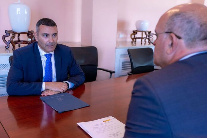 Noticias | Oswaldo Betancort insiste en la necesidad de aumentar los efectivos de seguridad en el aeropuerto César Manrique