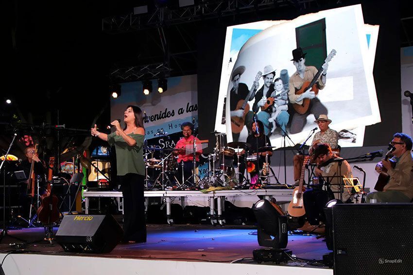 Noticias | Yaiza en pie ante la música que cruza mares junto a Olga Cerpa y Mestisay
