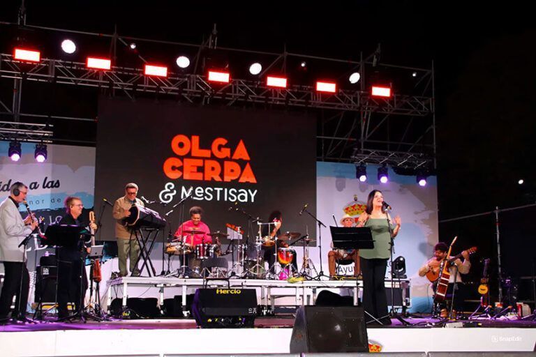 Noticias Yaiza | Yaiza en pie ante la música que cruza mares junto a Olga Cerpa y Mestisay