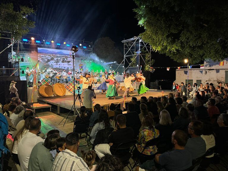 Noticias Yaiza | Rubicón galantea la poesía y el folklore en su festival de honra a Los Remedios