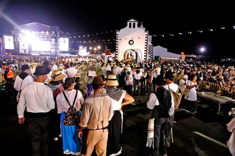 Noticias | Lanzarote y La Graciosa se vuelcan en la Romería en honor a la Virgen de Los Dolores