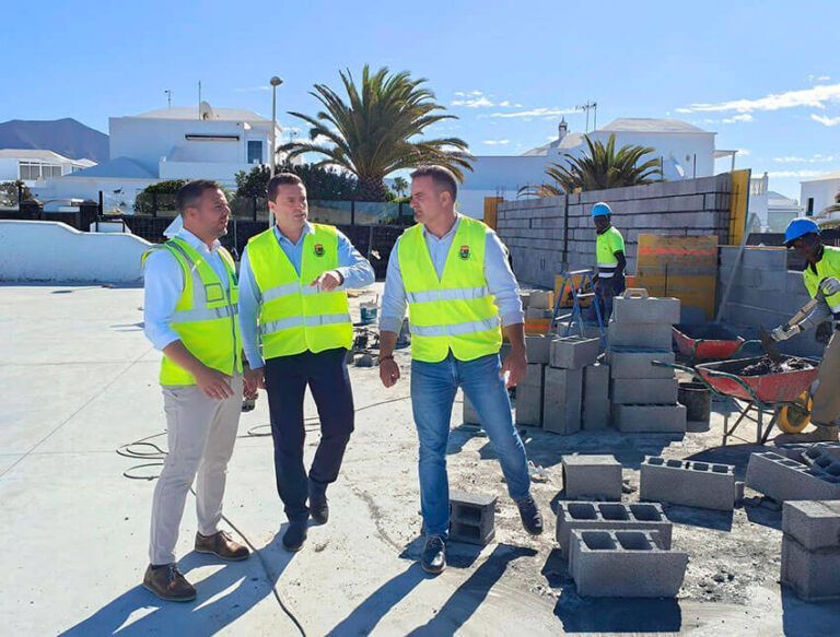 Noticias Yaiza | Jacobo Medina comprueba el avance de las obras de el Aulagar en Playa Blanca