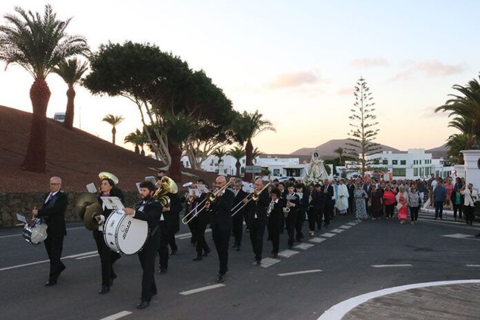 Procesión para honrar a la Virgen de Los Remedios Noticias Yaiza | Yaiza ilusionada honra a su patrona, la Virgen de Los Remedios