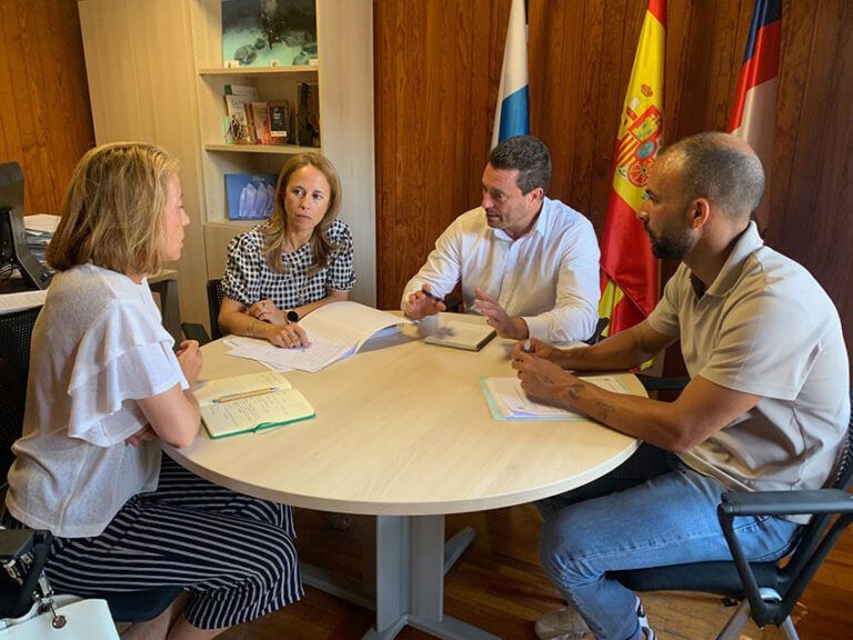 Noticias Yaiza | La Federación Turística de Lanzarote aboga por una movilidad sostenible mejorando el transporte público regular y de taxi