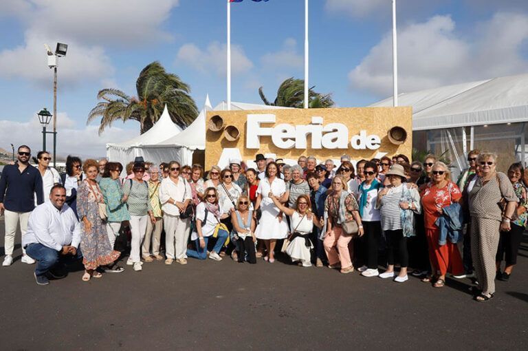 Noticias | Más de 1.500 mayores de la isla visitan la Feria de Artesanía