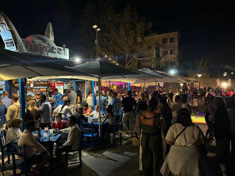 Noticias Playa Blanca | Ambientazo en el Chiringuito Tropical para festejar sus primeros 10 años de vida