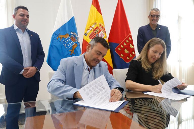 Noticias | El Cabildo firma con la adjudicataria el contrato para construir la nueva Residencia de Mayores y Centro de Estancia Diurna