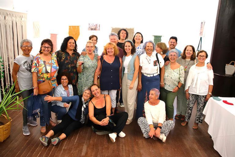 Noticias Yaiza | Vecinas de Yaiza anudan vistosas creaciones