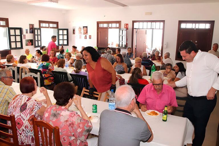 Noticias Yaiza | Noventa personas celebran el Día del Mayor en Yaiza