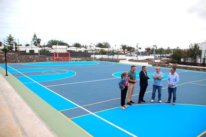 Noticias Yaiza | La zona residencial de Faro Pechiguera estrena cancha en Playa Blanca