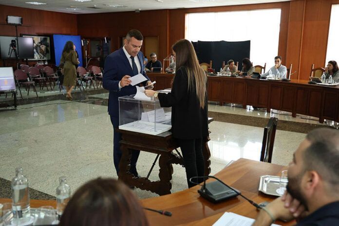 El plenario del Cabildo de Lanzarote aprueba las propuestas definitivas de Honores y Distinciones 2024