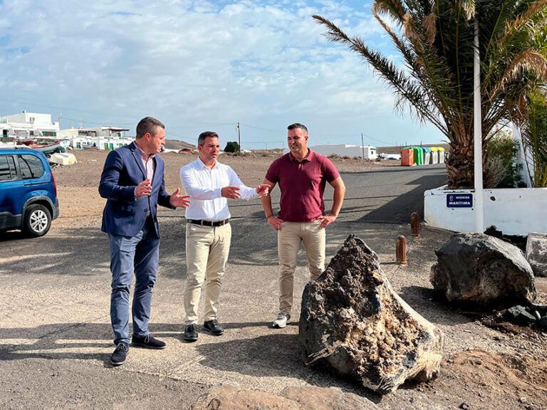 Noticias Yaiza | Obras Públicas rehabilita los muros de piedra y el asfalto en diferentes calles de Playa Quemada