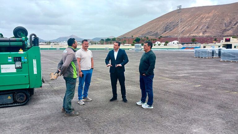 Noticias Yaiza | Yaiza acelera los trabajos para el estreno de su campo de fútbol de última generación