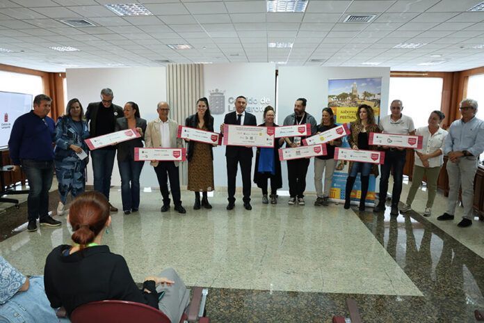 Noticias | El Cabildo entrega a las asociaciones los cheques solidarios del XI Festival Inclusivo de Saborea