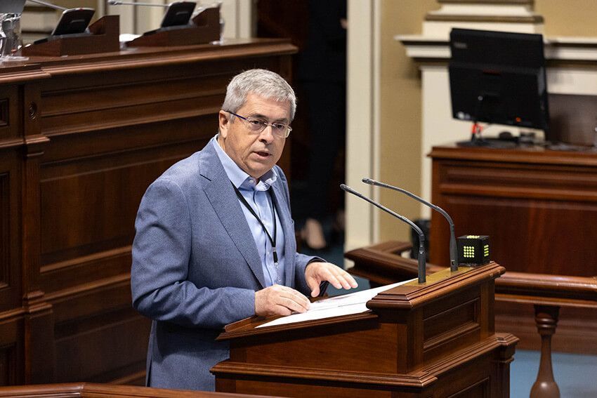 La Ley de Municipios Turísticos de Canarias recibe el visto bueno del El Parlamento y continúa su tramitación