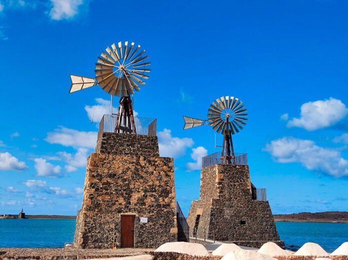 Molinas restauradas en Salinas de Janubio Noticias | Lanzarote cuenta ya con su inventario de patrimonio industrial