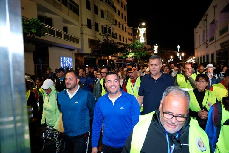 Noticias | Más de mil personas peregrinaron desde Arrecife hasta la Ermita tinajera, donde ya descansa la patrona de Lanzarote 