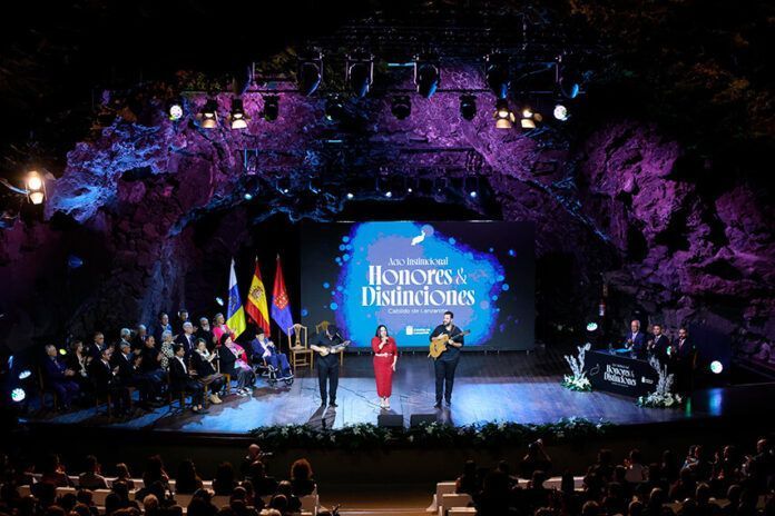 El Cabildo entrega sus Honores y Distinciones 2024 en una emotiva ceremonia