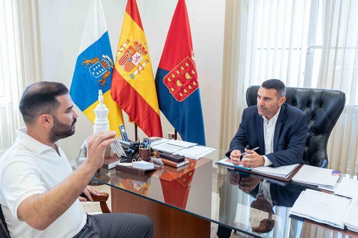 El consejero Jesús Machín junto al presidente del Cabildo Noticias | El Cabildo reafirma su compromiso con una planificación energética sostenible y la protección del territorio insular