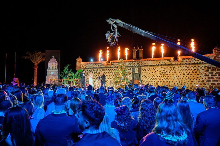 Noticias | Fiestón de leyenda en el Castillo de San José con la doble retransmisión de las Campanadas