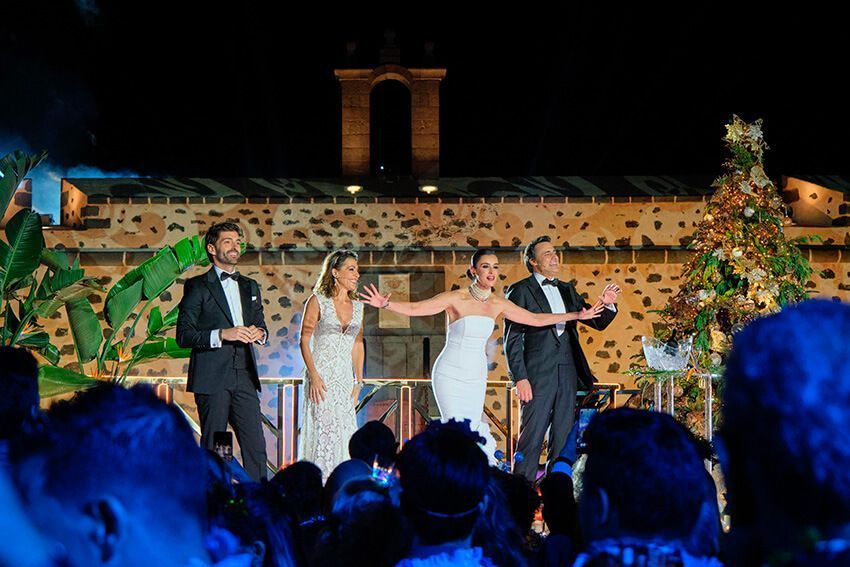 Fiestón de leyenda en el Castillo de San José con la doble retransmisión de las Campanadas