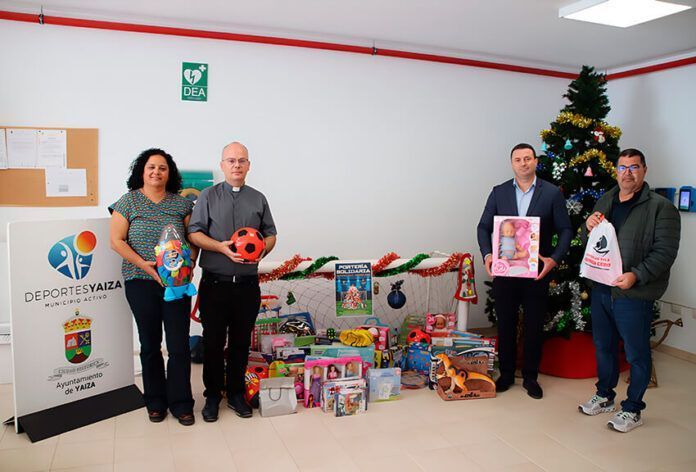 Noticias Yaiza | Yaiza y Cáritas entregan los regalos de la portería solidaria sureña