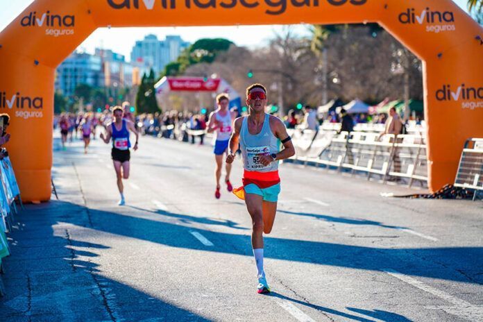 Yerove Rodríguez Yaiza felicita a Yerove Rodríguez Machín por su récord de España 10 Km en categoría sub 20