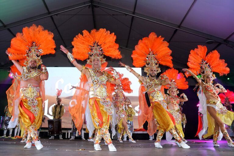 Yaiza desvela su programa carnavalero en un animada y colorida presentación de los grupos sureños en la Carpa de Uga