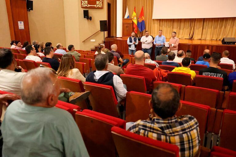 Noticias | El presidente del Cabildo aborda con los vecinos las necesidades de El Golfo