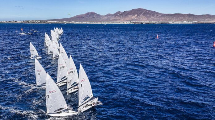 Noticias | Silvia Mas y Alex Marsans, primeros líderes de 470 en Playa Blanca