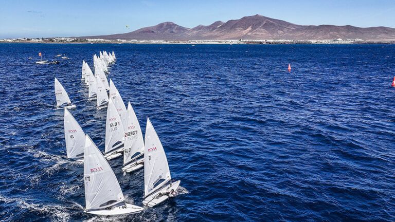 Noticias | Silvia Mas y Alex Marsans, primeros líderes de 470 en Playa Blanca