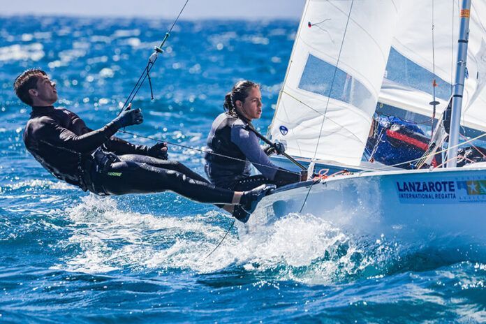 Silvia Mas y Alex Marsans navegando hoy en Lanzarote Noticias Playa Blanca | Silvia Mas y Alex Marsans, primeros líderes de 470 en Playa Blanca